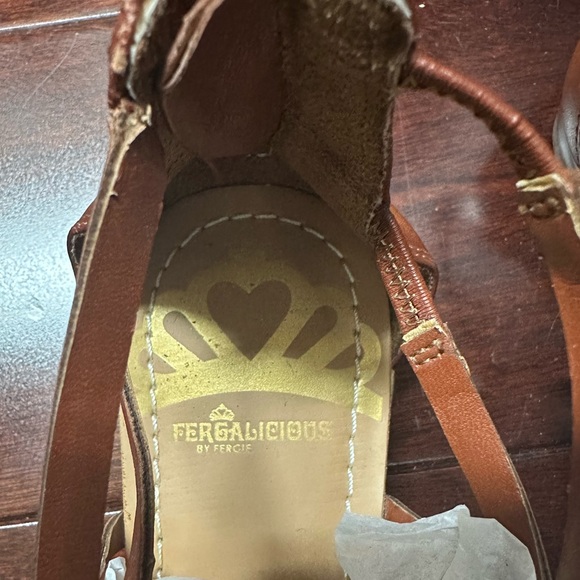 BRAND NEW FERGALICIOUS SANDALS - Picture 5 of 5